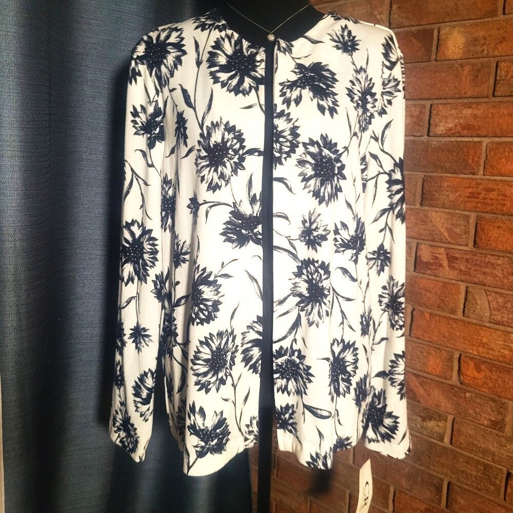 NWT! Carroll Reed Black & White Floral Long Sleeve Zip Front Cardigan - Size L